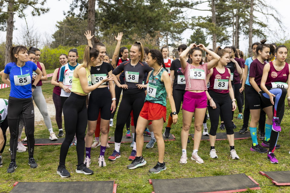 
Националният университетски лекоатлетически крос в Лесопарк „Боровец“ се състоя от планинско бягане, разделено в две категории – „3 километра“ при жените...